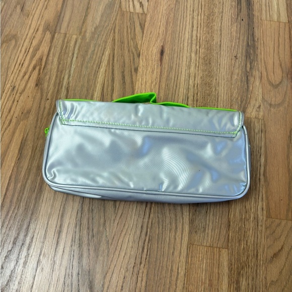 Clinique Makeup Travel Bag Silver Neon Green Snaps - Picture 2 of 8